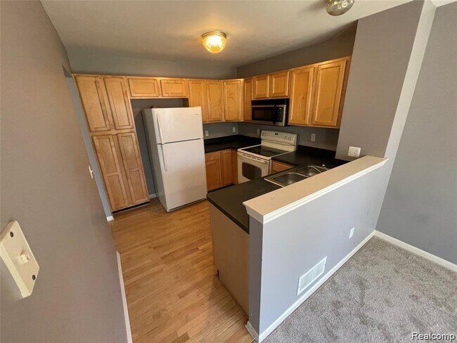 Foto del edificio - 8767 Hardwood Dr