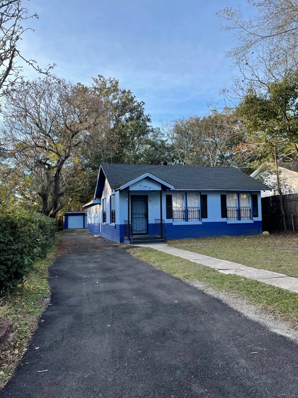 Building Photo - 562 Seminole St