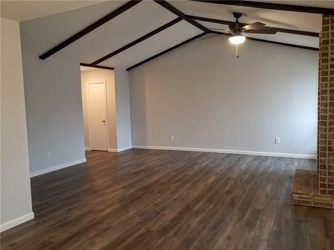Building Photo - 10566 High Hollows Dr
