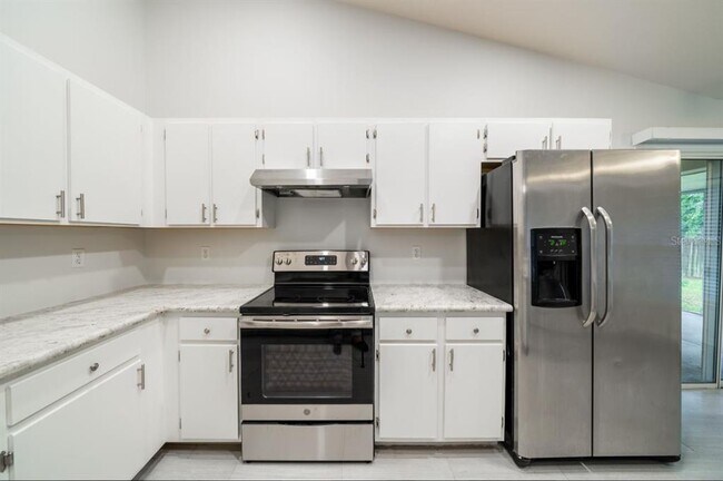 Building Photo - 7136 SW 81st Dr