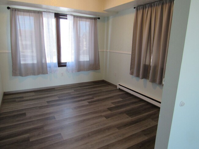 Foto del edificio - Light and bright! 2 Bedroom, Westside Condo.