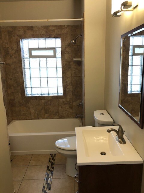 Foto del edificio - 3122 N Downer Ave