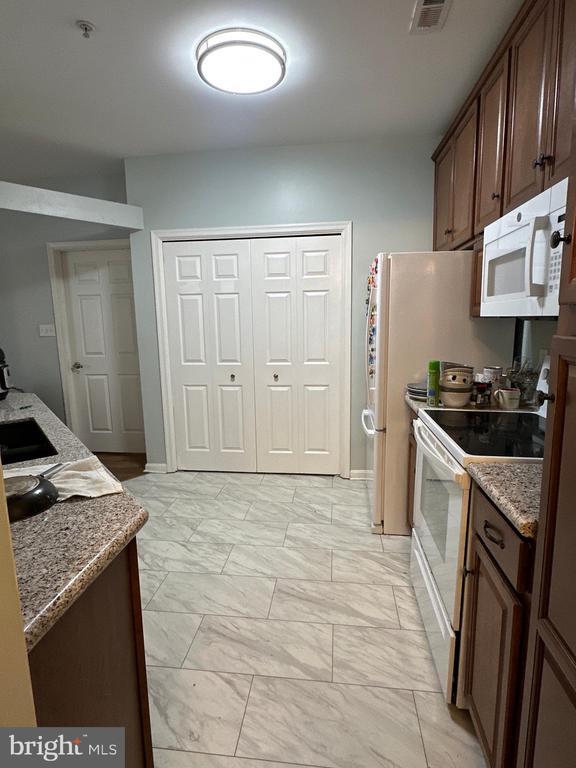 Foto del edificio - 8206 Blue Heron Dr