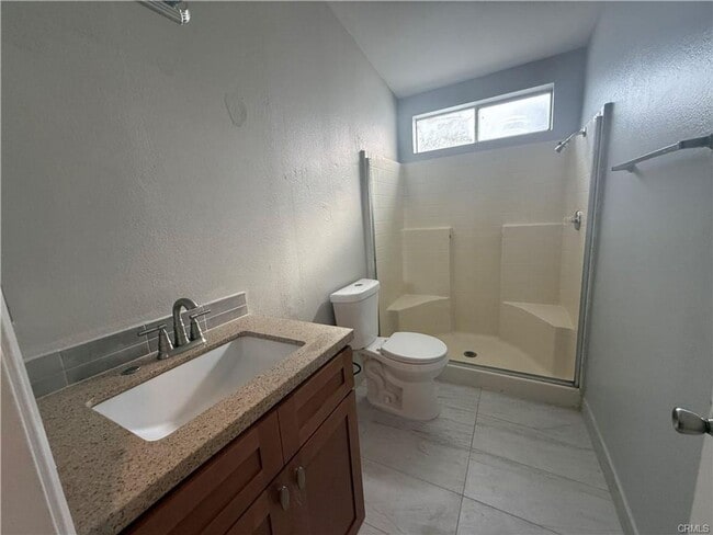 Building Photo - Nice 3 Bedroom home in a huge lot!