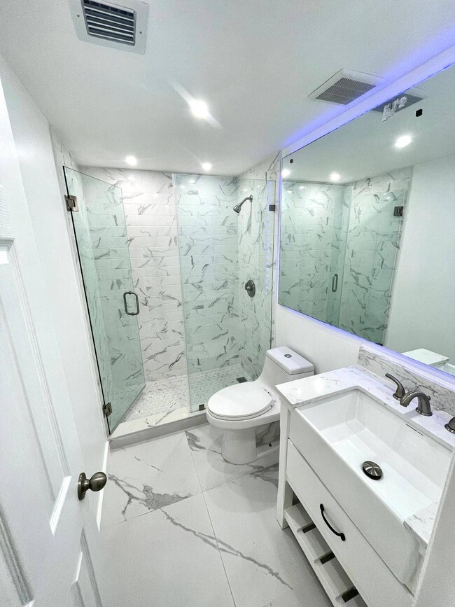 Foto del edificio - 1825 W 44th Pl