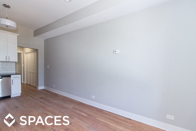 Foto del edificio - 2127 W Chicago Ave