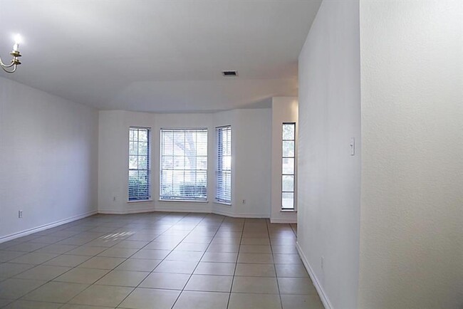 Building Photo - 805 Settlement St