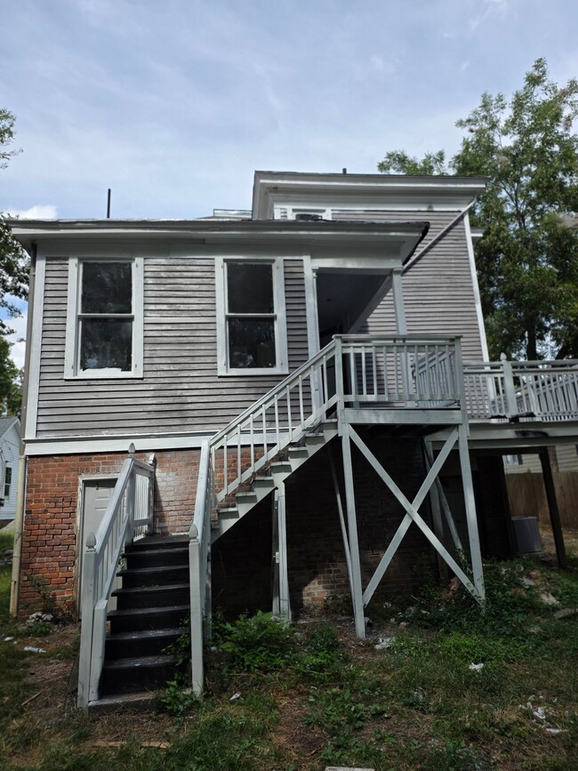 Building Photo - 140 Wylie St