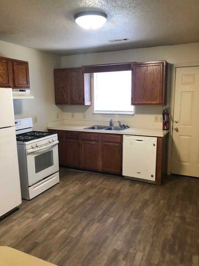 Photo - Cozy 4 Bed 2 Bath Home just off the west side of U of A Campus