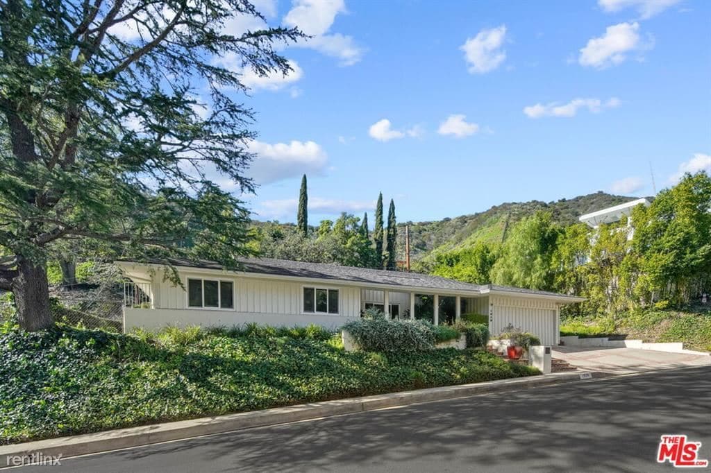 3 br, 2 bath House 1919 San Ysidro Dr House Rental in Beverly Hills