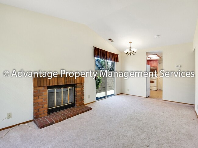 Building Photo - Single Story 2 Bed / 2 Bath, 977 Sq ft Condo