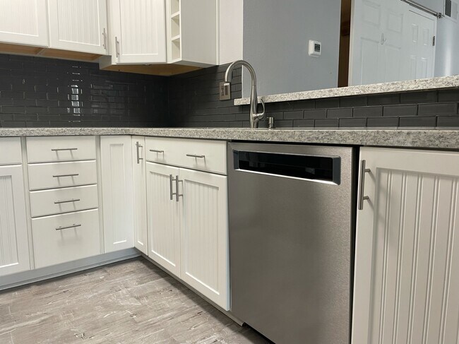 Foto del edificio - 2435 Sycamore Glen Dr