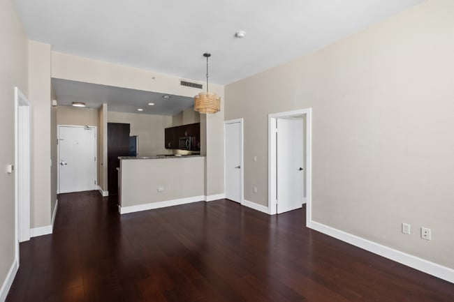 Building Photo - 530 K St