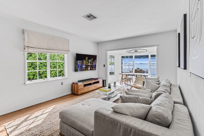 Foto del edificio - 8 Century Ln