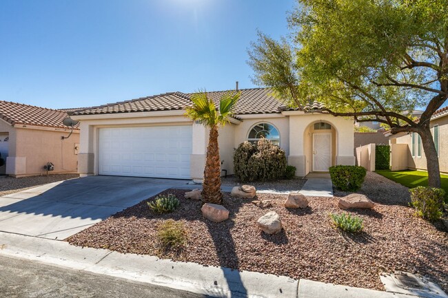 Building Photo - SUMMERLIN BEAUTY WITH UPGRADES*2 LARGE BED...