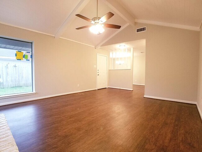 Foto del edificio - 3523 Mayfield Oaks Ln