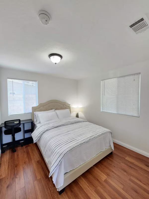 Foto del edificio - 10571 Sycamore Ave