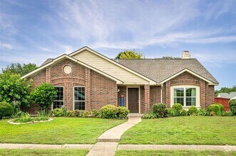 Building Photo - 557 Gillespie Dr