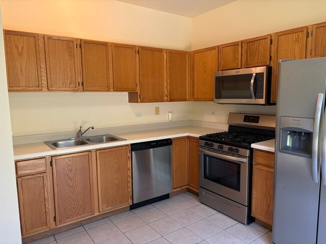 Building Photo - 7207 Bradley Dr