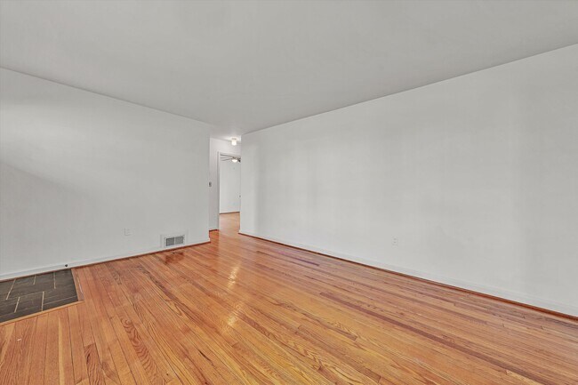 Foto del edificio - 2779 Derwent Dr SW