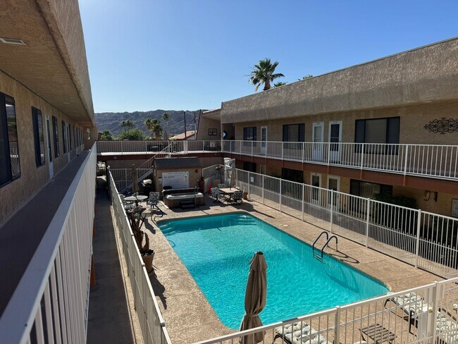 Foto del edificio - 454 Riverfront Dr