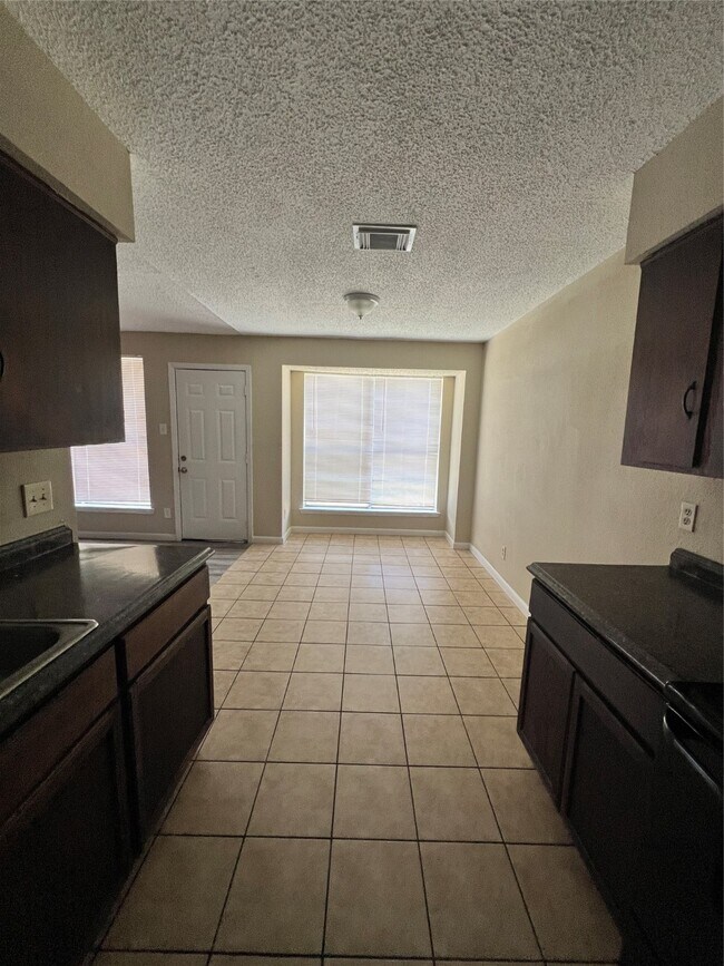 Building Photo - 15826 Willmore Ln