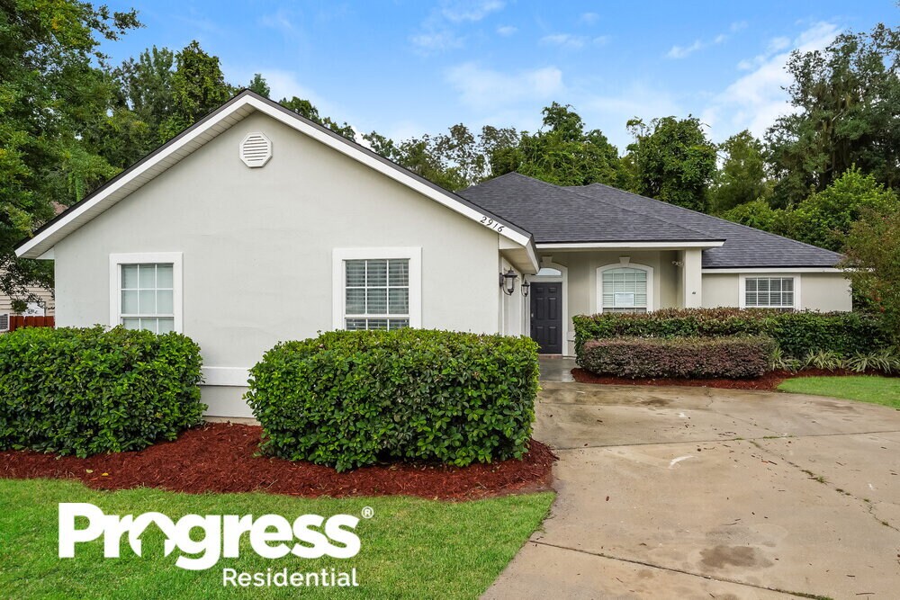 Foto principal - 2916 Majestic Oaks Ln