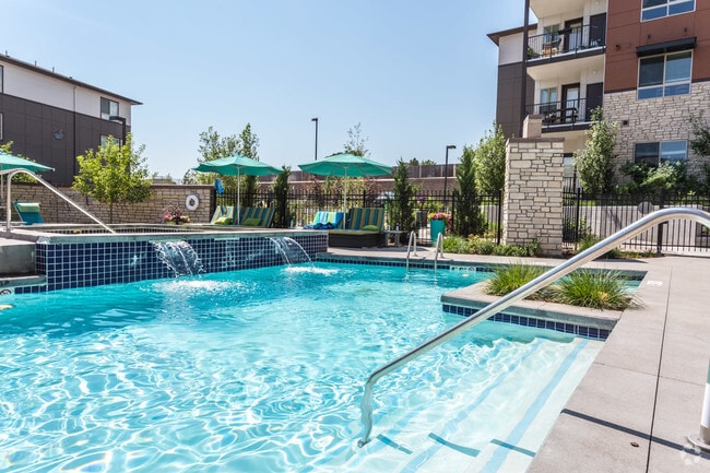 Building Photo - The View at Golden Ridge