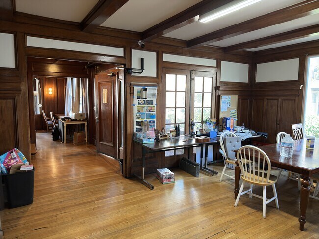 Building Photo - 2438 Warring St