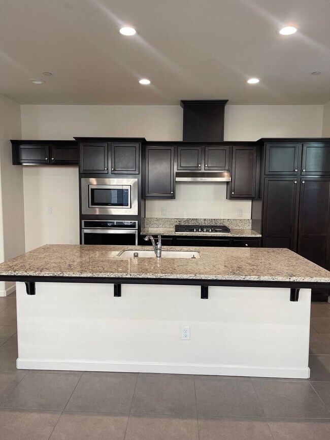 Foto del edificio - Summer Special $200 Off 1st Month Rent!!!