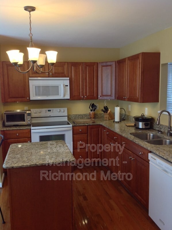 Building Photo - 2259 Thornbury Dr