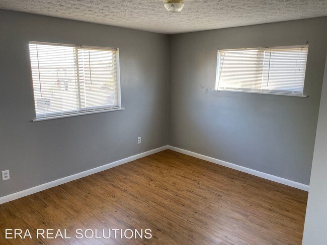 Building Photo - 3631 Cushing Dr
