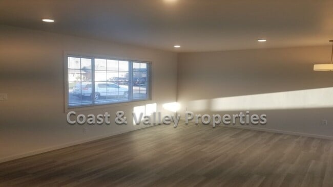 Building Photo - 1708 Pescadero Dr