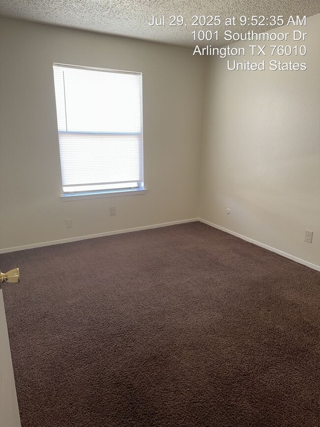 Building Photo - Duplex