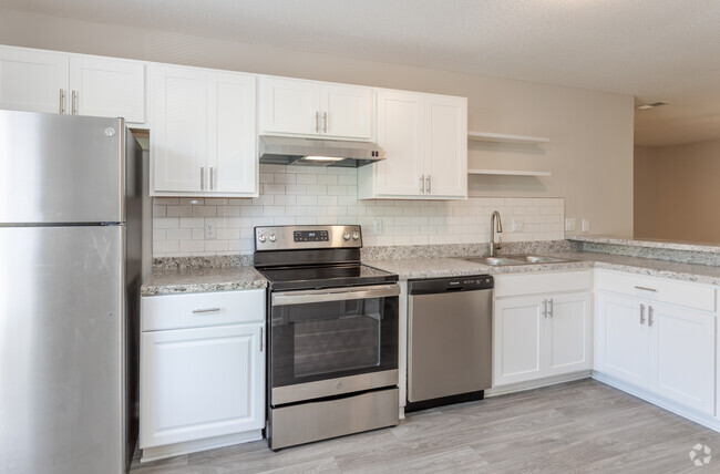 2BR, 2 BA - 1050SF PhI - Kitchen - Woodland Ridge