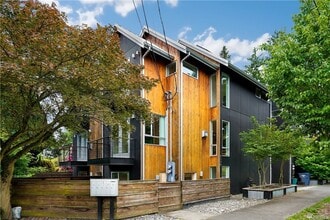 Building Photo - 1115 NE 78th St