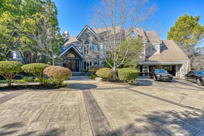Building Photo - 8985 Vista de Lago Ct