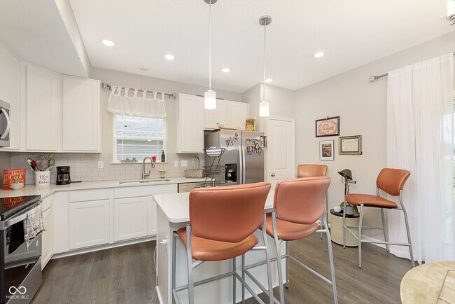 Building Photo - 6763 Cardiff Dr