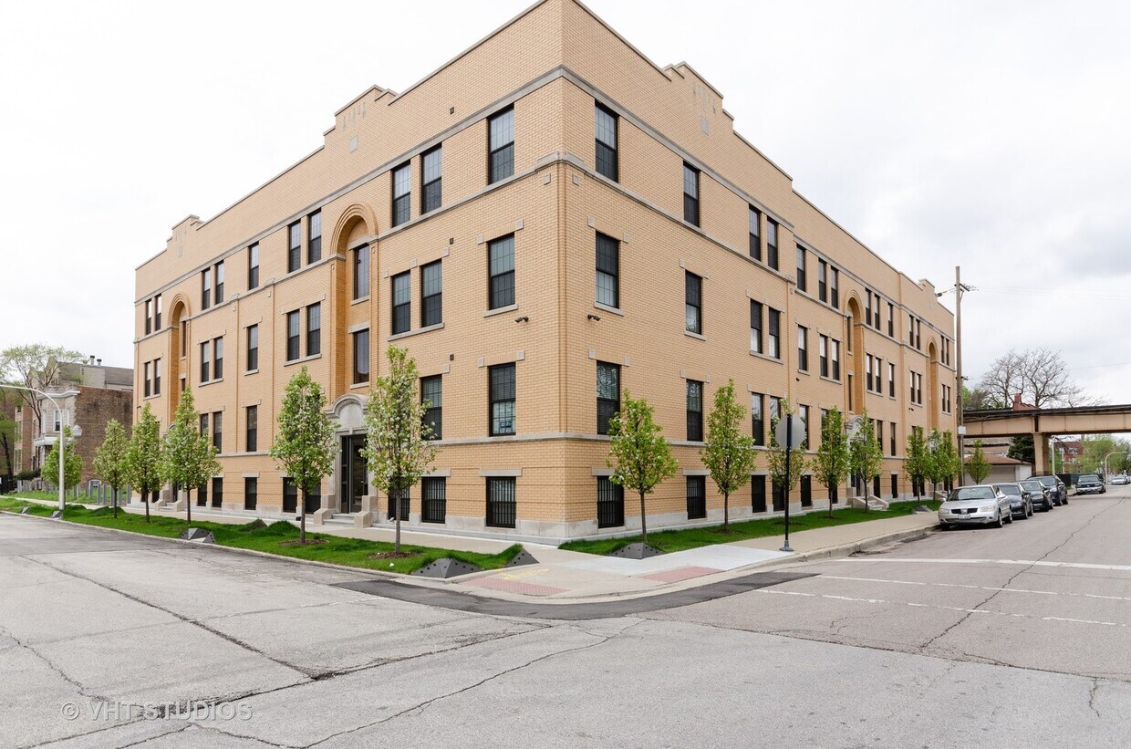 Primary Photo - 4406 S Calumet Ave