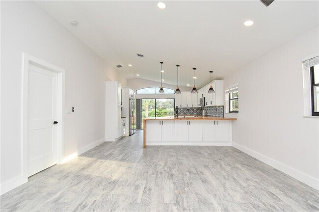 Building Photo - 8161 Pelican Harbour Dr