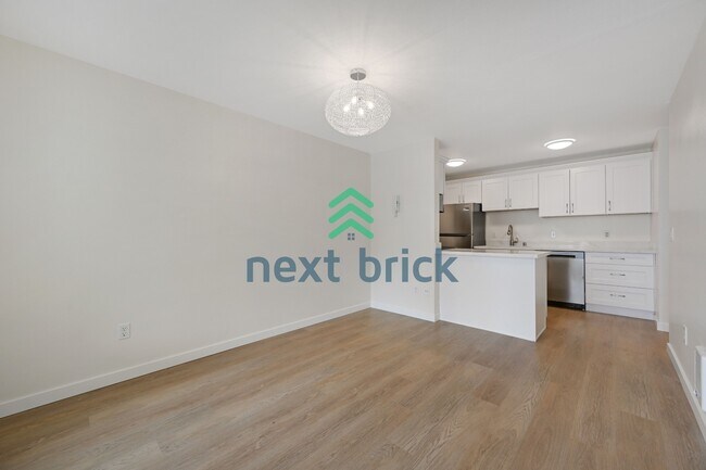 Foto del edificio - 2 Bed and 2 Bath Exceptional Condo with Water View is Available for Rent!