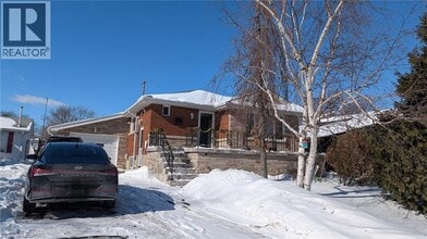 Building Photo - 878 Upper Ottawa St