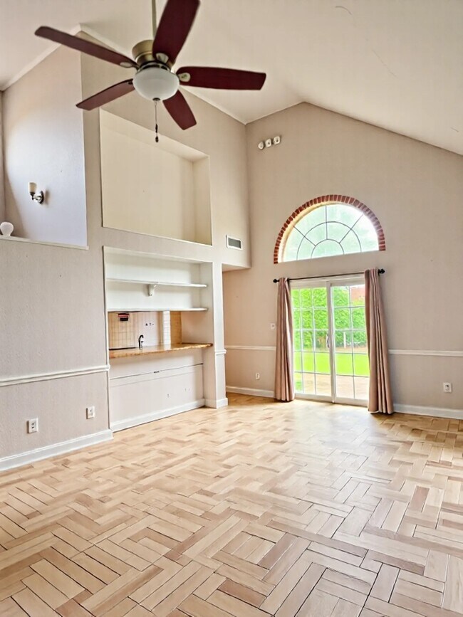 Foto del edificio - 1015 Green Meadow St