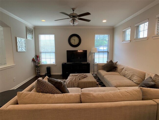 Foto del edificio - 536 S Greenville Ave