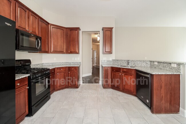 Building Photo - 4444 Alexander Rd