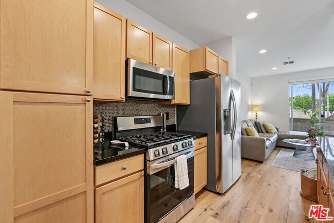 Foto del edificio - 6400 Crescent Prk E