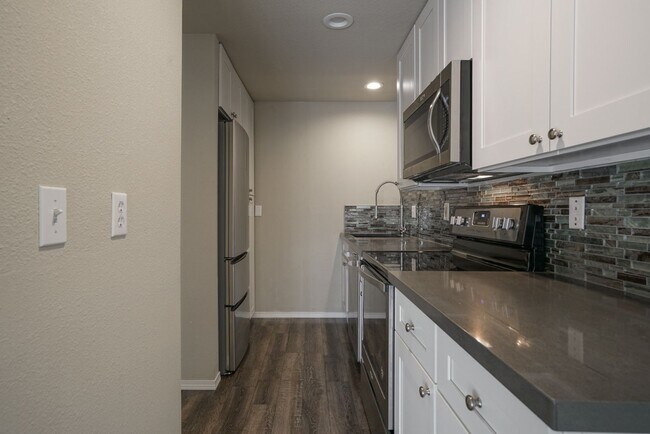 Building Photo - 2BD/1.5BA Townhouse in South Salem w/Fence...