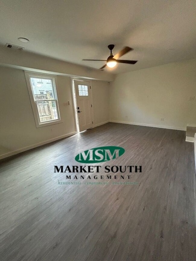 Foto del edificio - 201 W 37th St