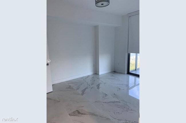 Foto del edificio - 16386 Biscayne Blvd