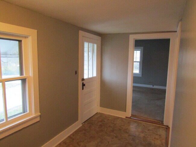 Building Photo - 615 E Barton Ridge Rd